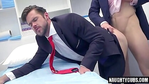 Big 10-pounder Doctor Butthole Sex With Cum Flow